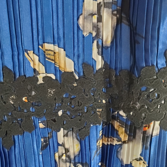 Foxiedox Women's 6 Carmella Floral Blue Satin Pleated Illusion Lace Dress New - Picture 3 of 6